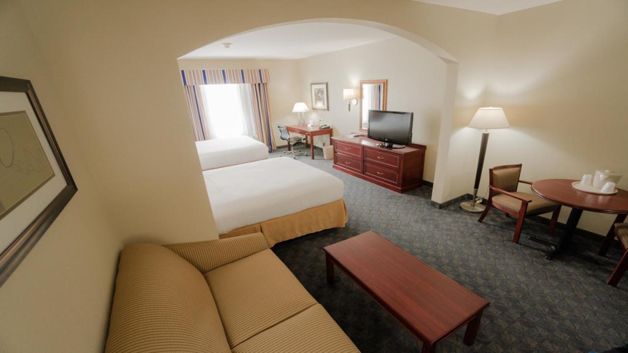 Holiday Inn Express Hotel & Suites Pampa, An Ihg Hotel Room photo
