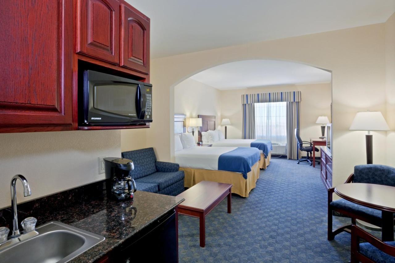 Holiday Inn Express Hotel & Suites Pampa, An Ihg Hotel Room photo