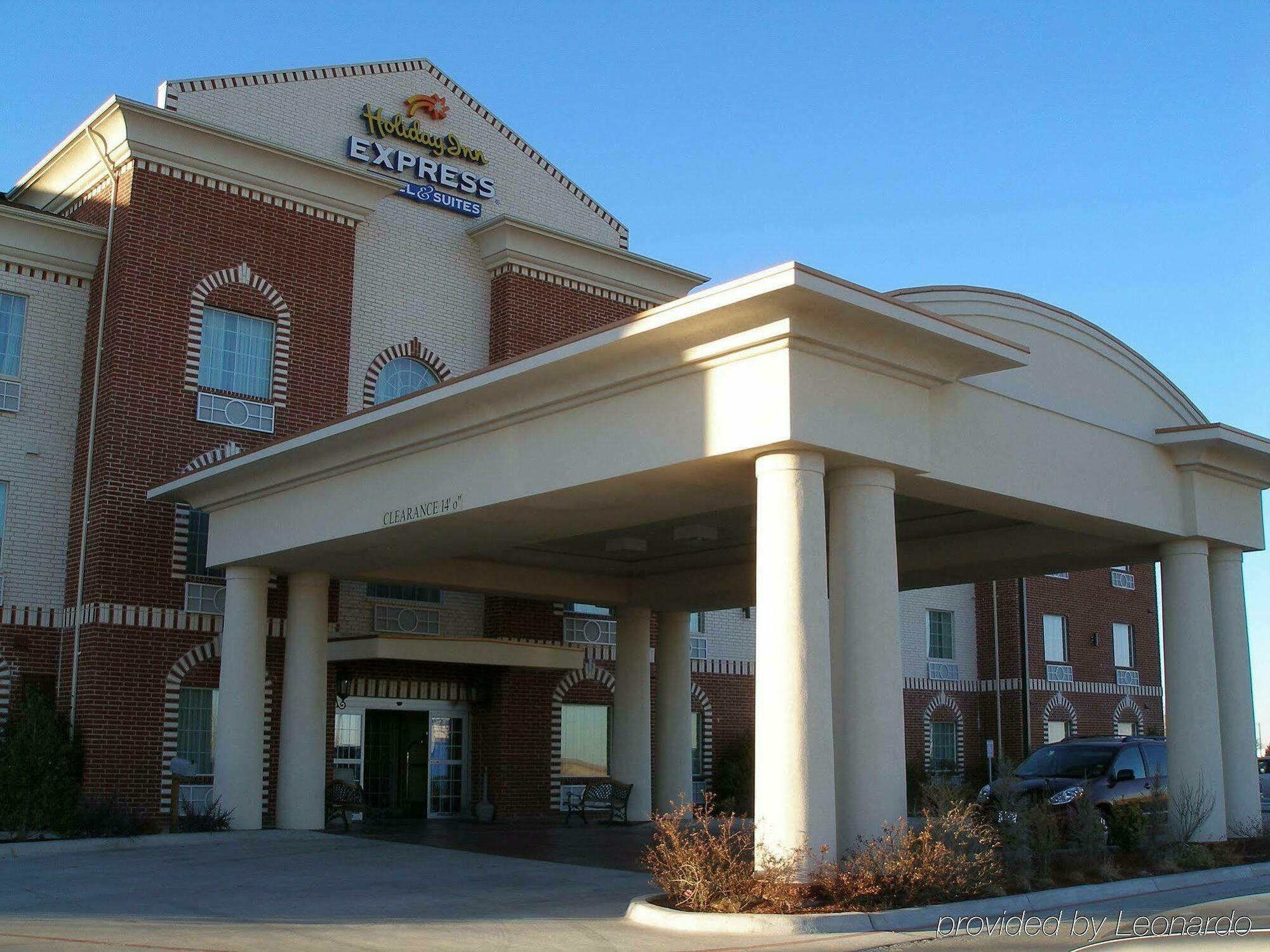 Holiday Inn Express Hotel & Suites Pampa, An Ihg Hotel Exterior photo
