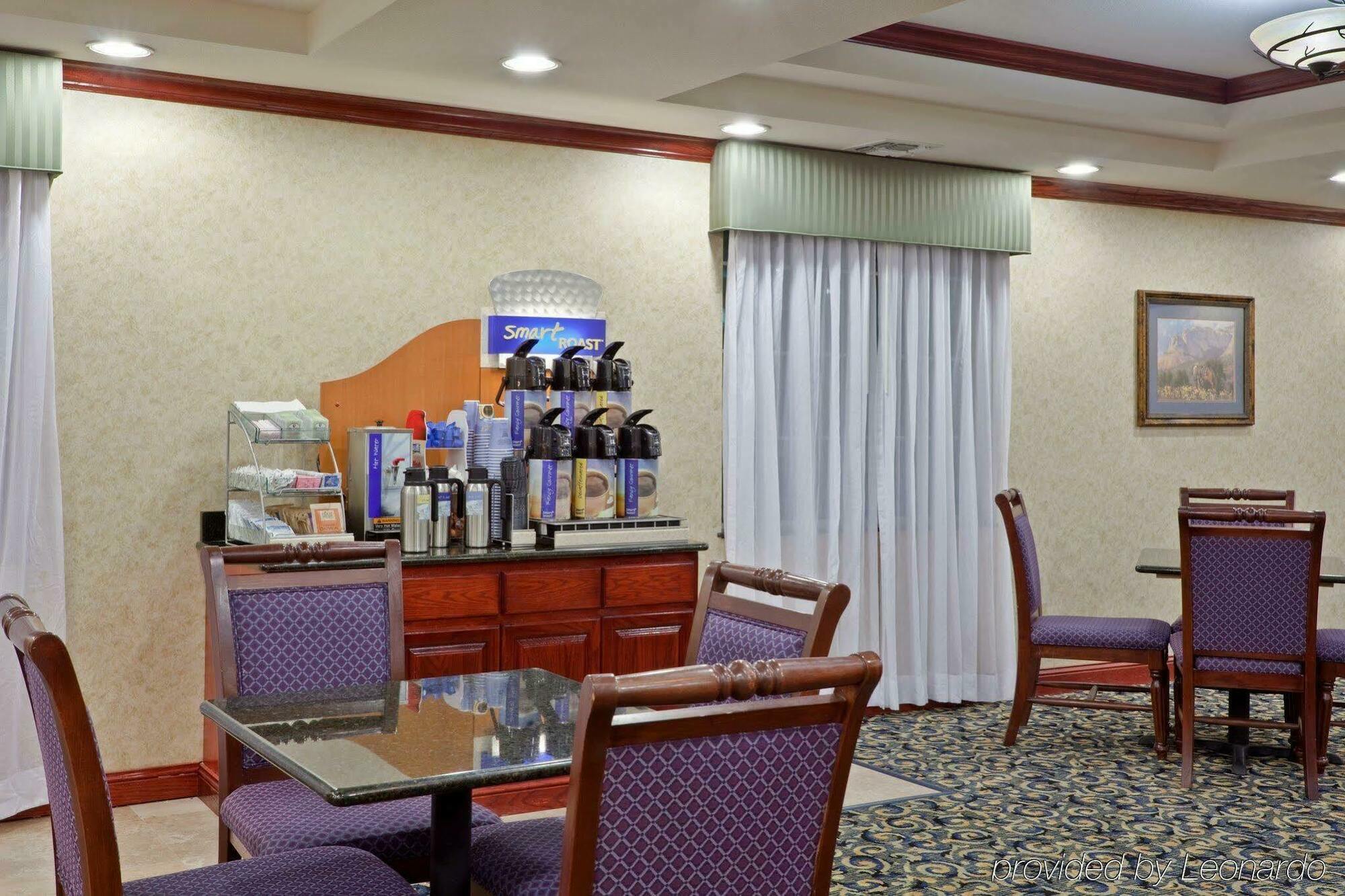 Holiday Inn Express Hotel & Suites Pampa, An Ihg Hotel Restaurant photo