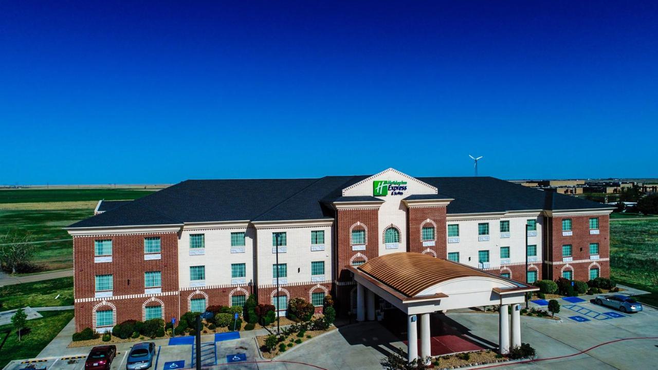 Holiday Inn Express Hotel & Suites Pampa, An Ihg Hotel Exterior photo